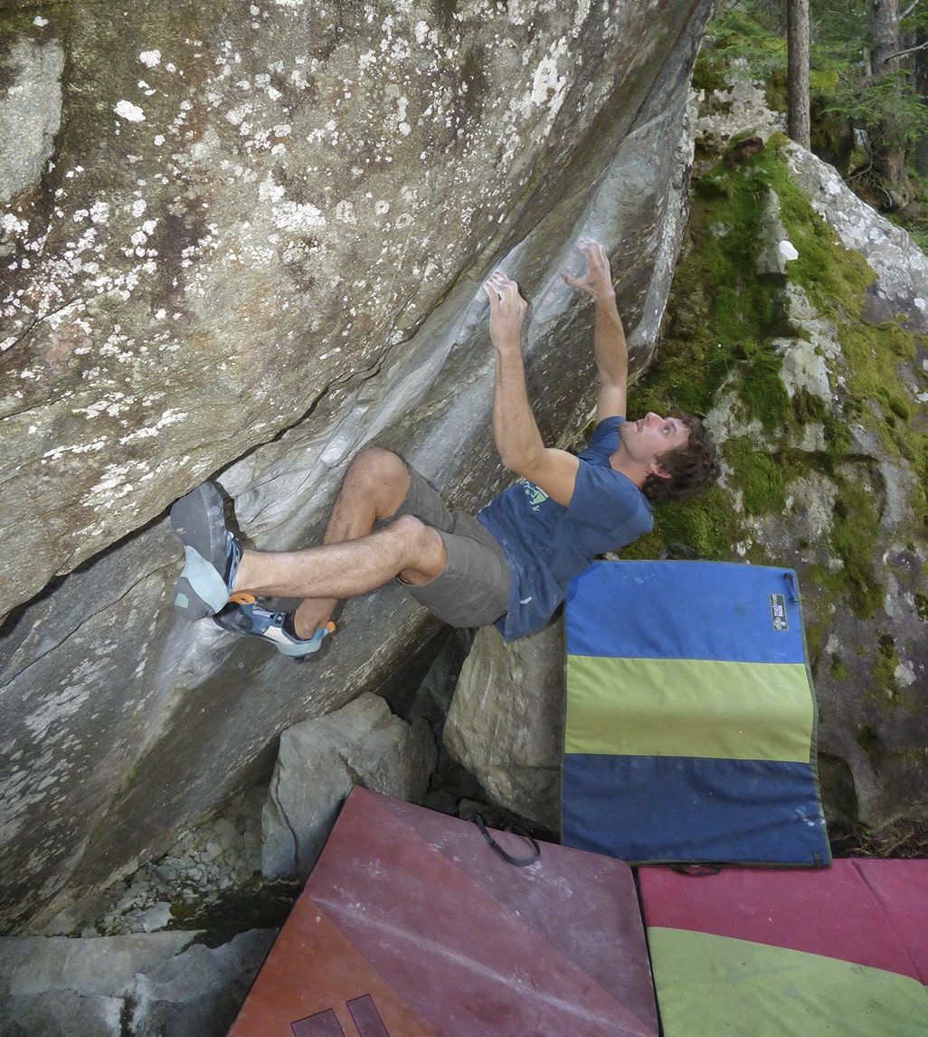 Pantalón Escalada - Trekking Montes Short Grey Hombre